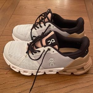 Women’s On shoes size 7.5